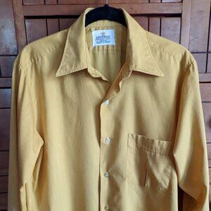 Vintage Late 1960s Mens Long Sleeved Dress Shirt